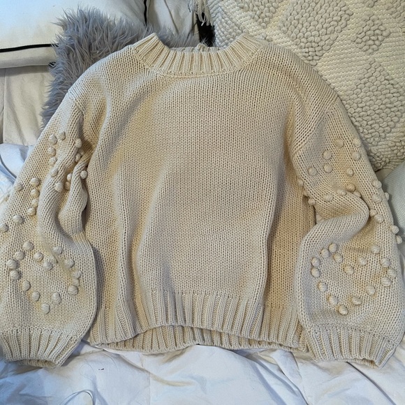 Puffy sleeves sweater 🤍 - Picture 8 of 12